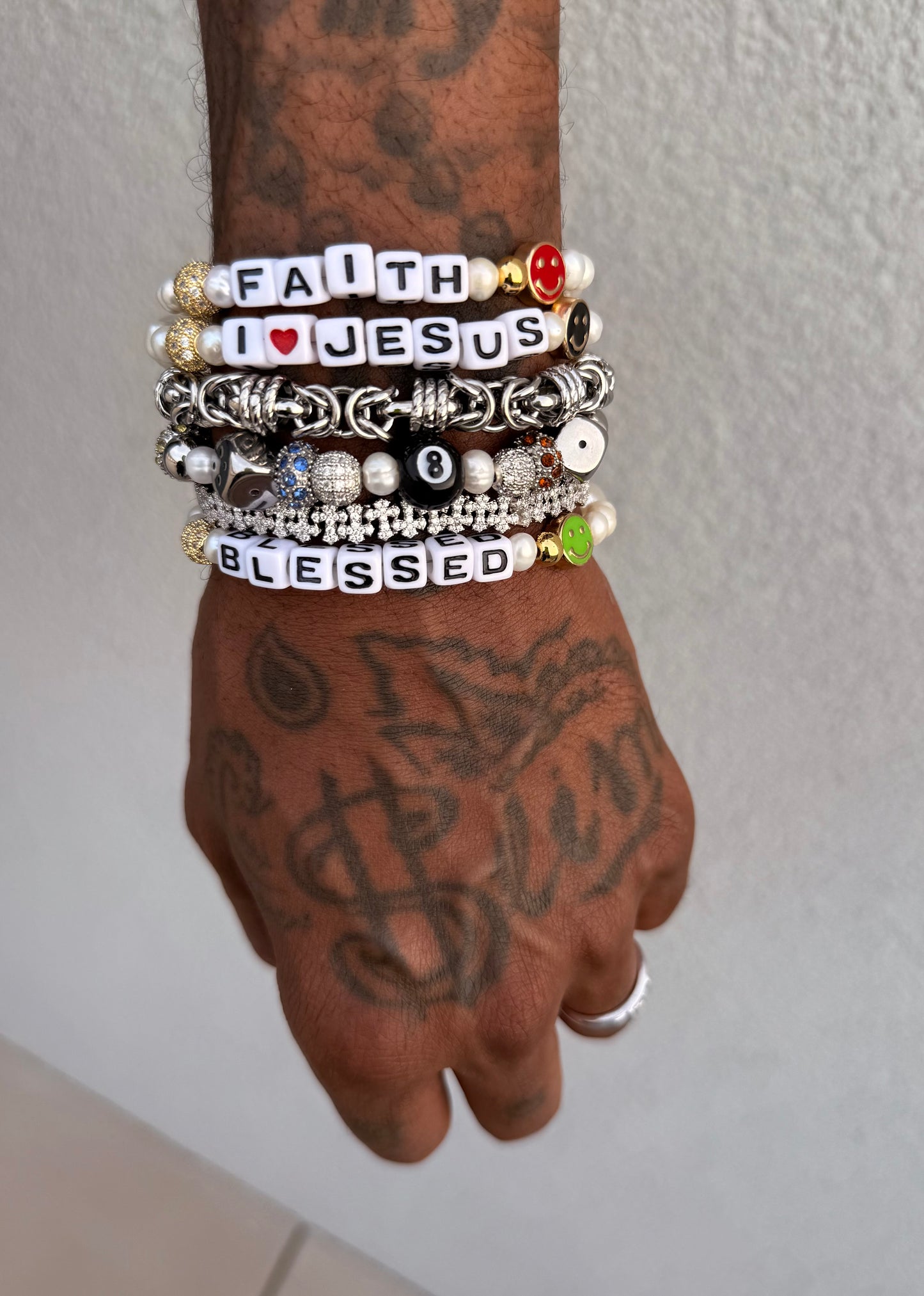 Broadcast bracelet